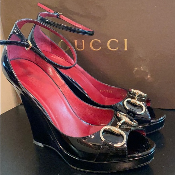Gucci Patent Black Wedge w/wedge horse-bit - Picture 1 of 11